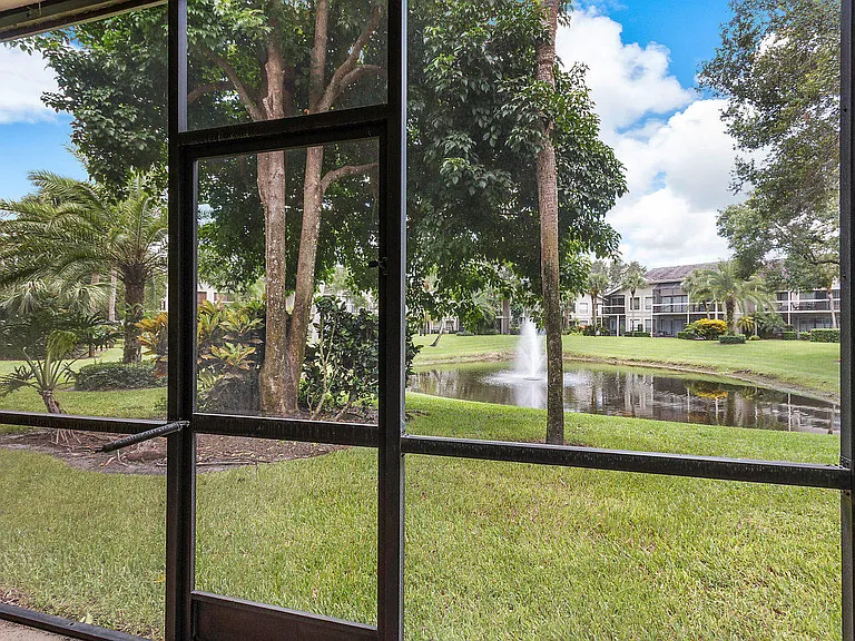 11863 Wimbledon Cir #426 — Photo 5