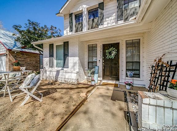 3rd image of 13823 Cypress Hollow Dr