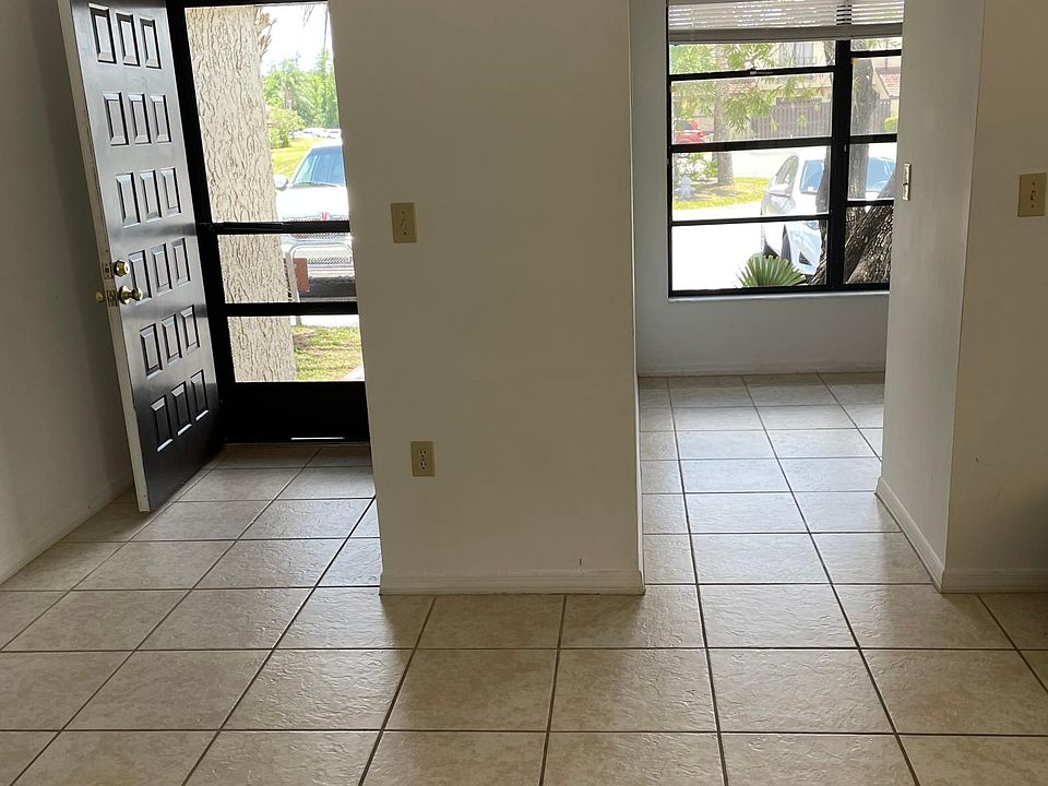 1st image of 406 Hunter Cir #406