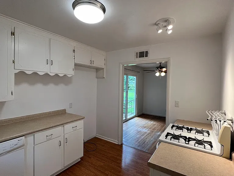 1621 S Ash Pl — Photo 8