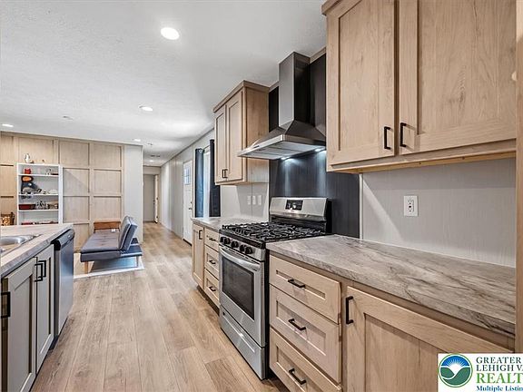 5th image of 6016 Ambler Ct