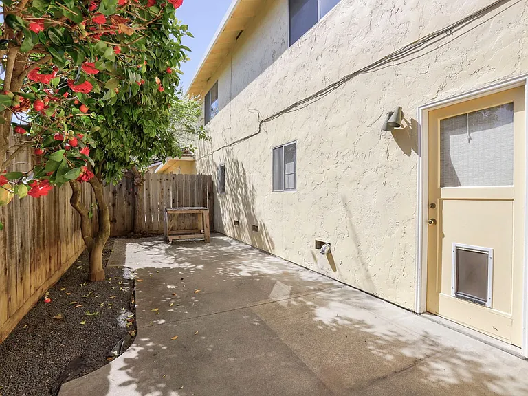 264 W Oakwood Blvd — Photo 23