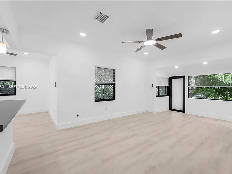 5220 SW 6th St — Photo 43