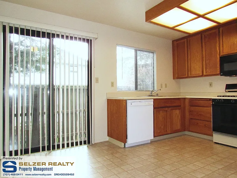 890 S Orchard Ave — Photo 6
