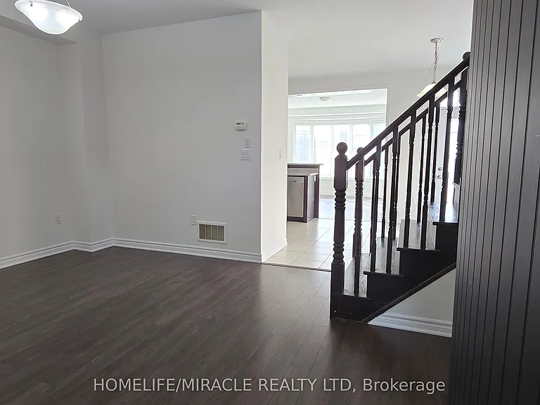 25 Phyllis Dr — Photo 5