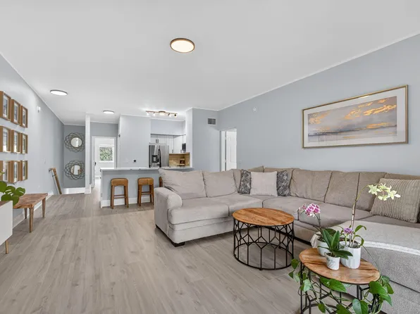 310 Crestwood Circle #206, Royal Palm Beach, FL 33411