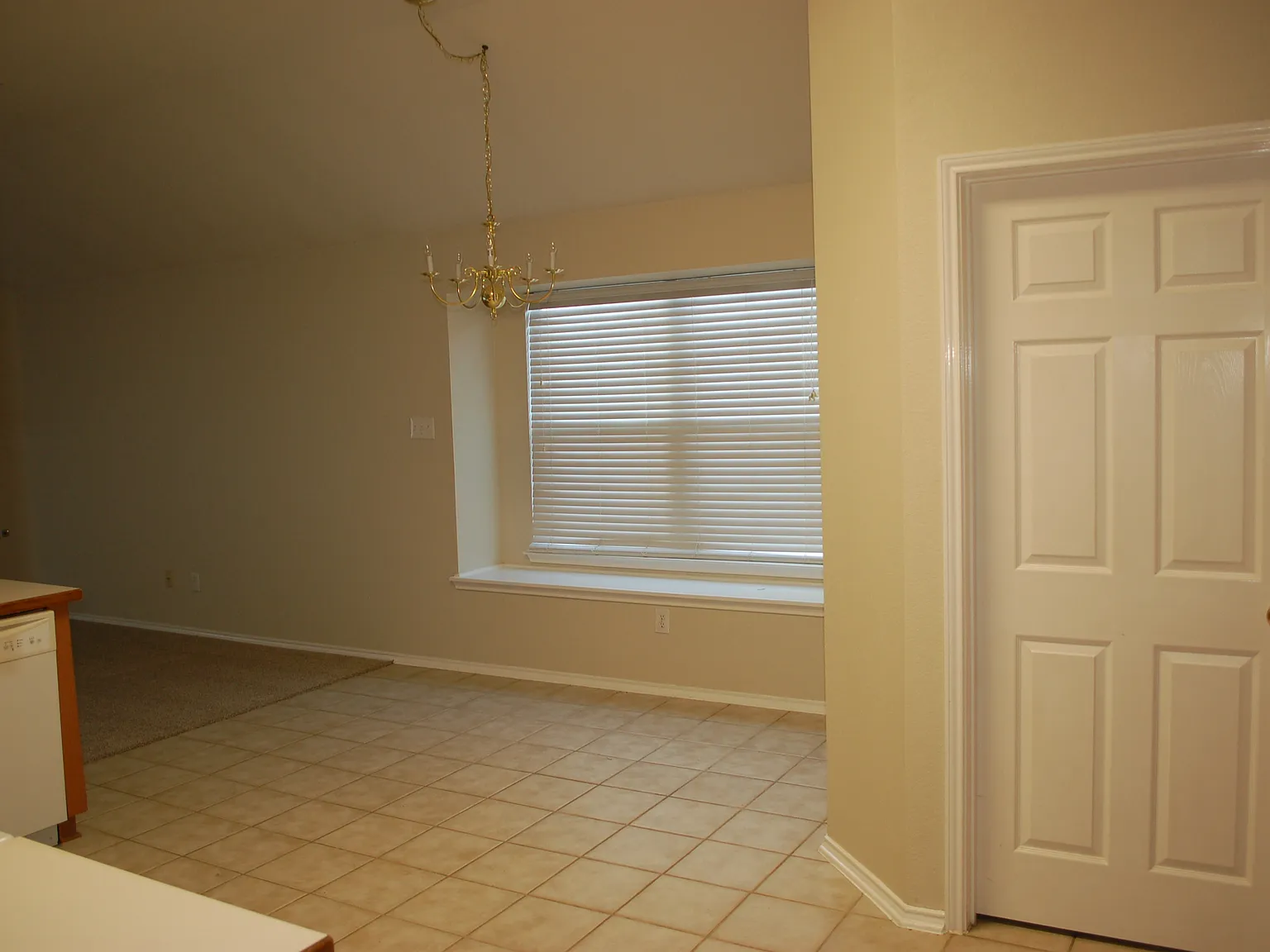3 bed, 1824 sqft, $1,995 — Photo 4