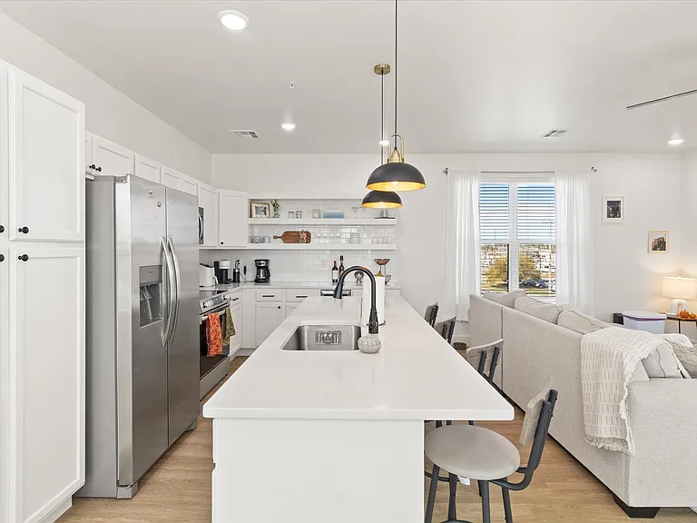 310 S Santa Fe Ave #204 — Photo 5