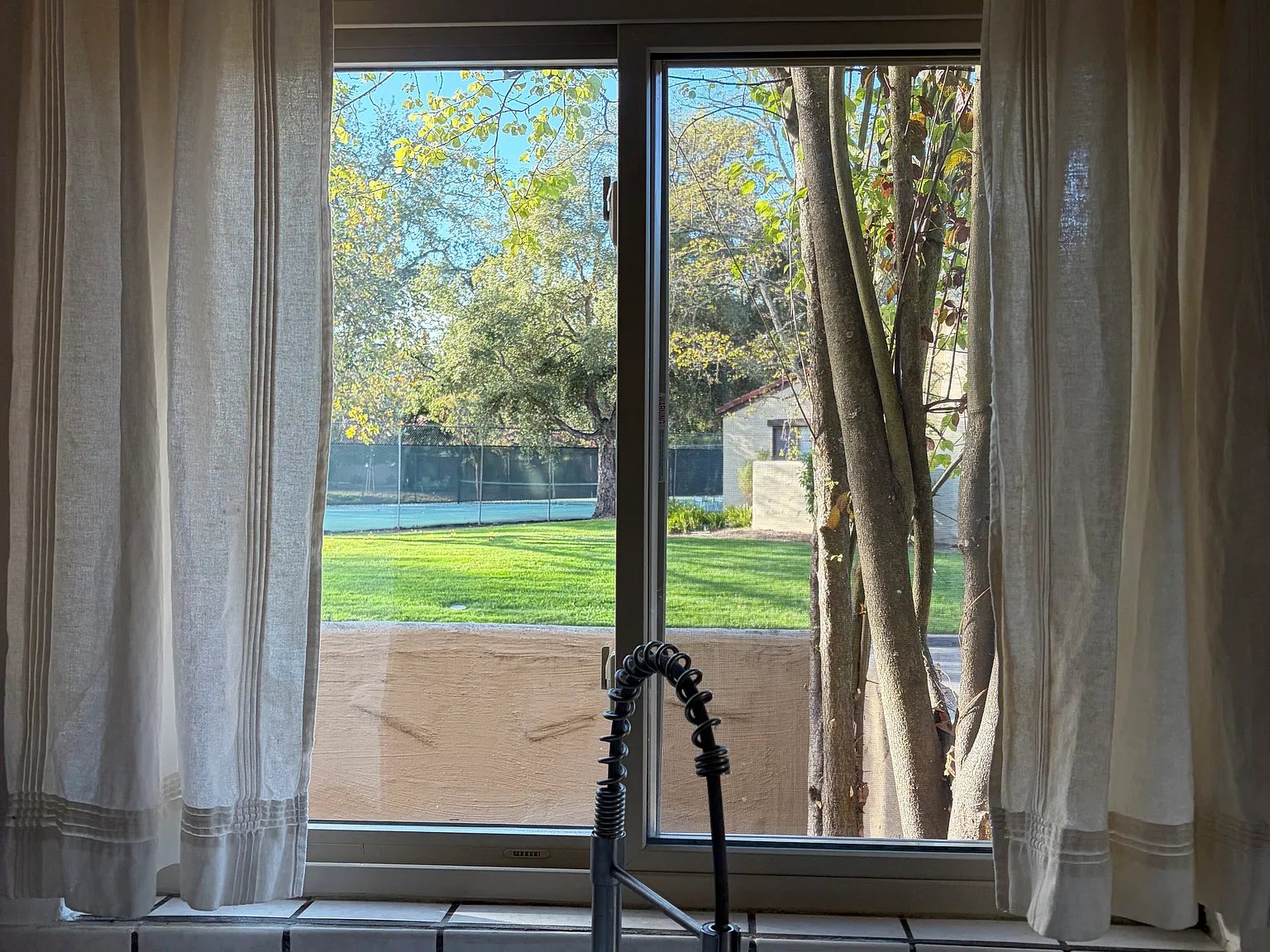 3 bed, 1301 sqft, $3,775 — Photo 4