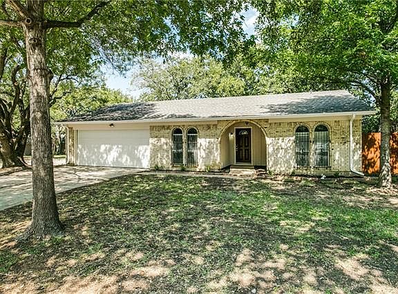 4th image of 901 Moorhead Ct