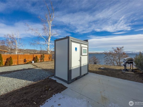 302 1st Street S, Brewster, WA 98812