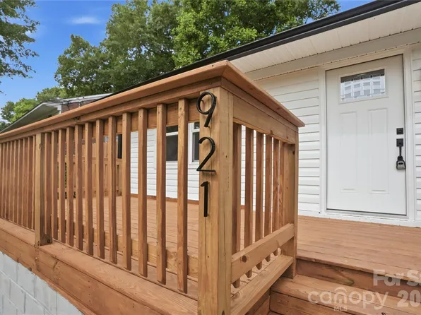 921 Green Circle Dr, Gastonia, NC 28054