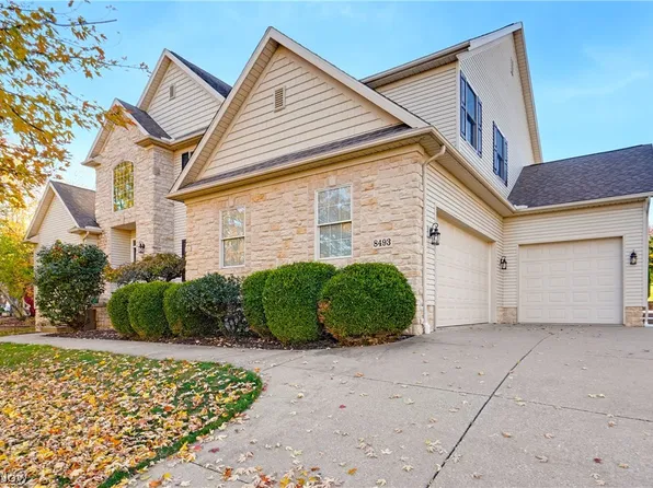 8493 Deacon Ave NW, North Canton, OH 44720