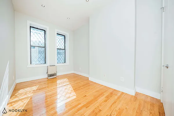 Rented by Nooklyn NYC LLC | media 19