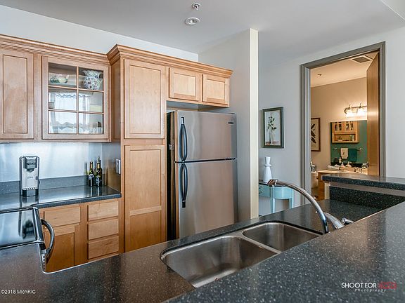 5th image of 930 Washington Ave Unit 4B