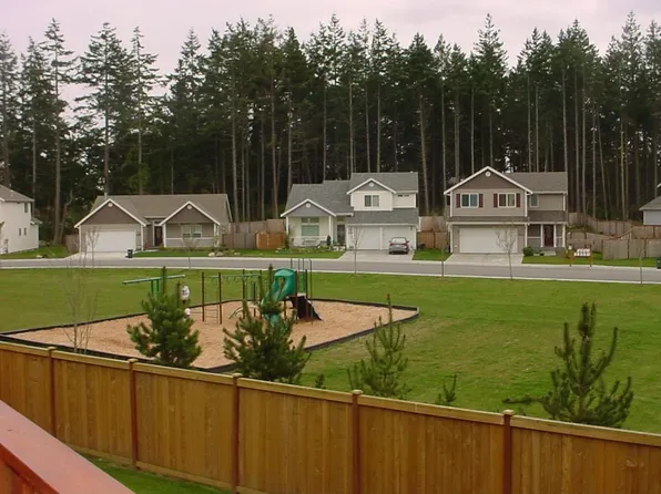 1003 NE Kelly Pl, Oak Harbor, WA 98277