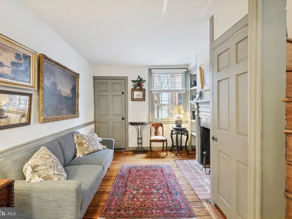 322 S Fawn St, Philadelphia, PA 19107