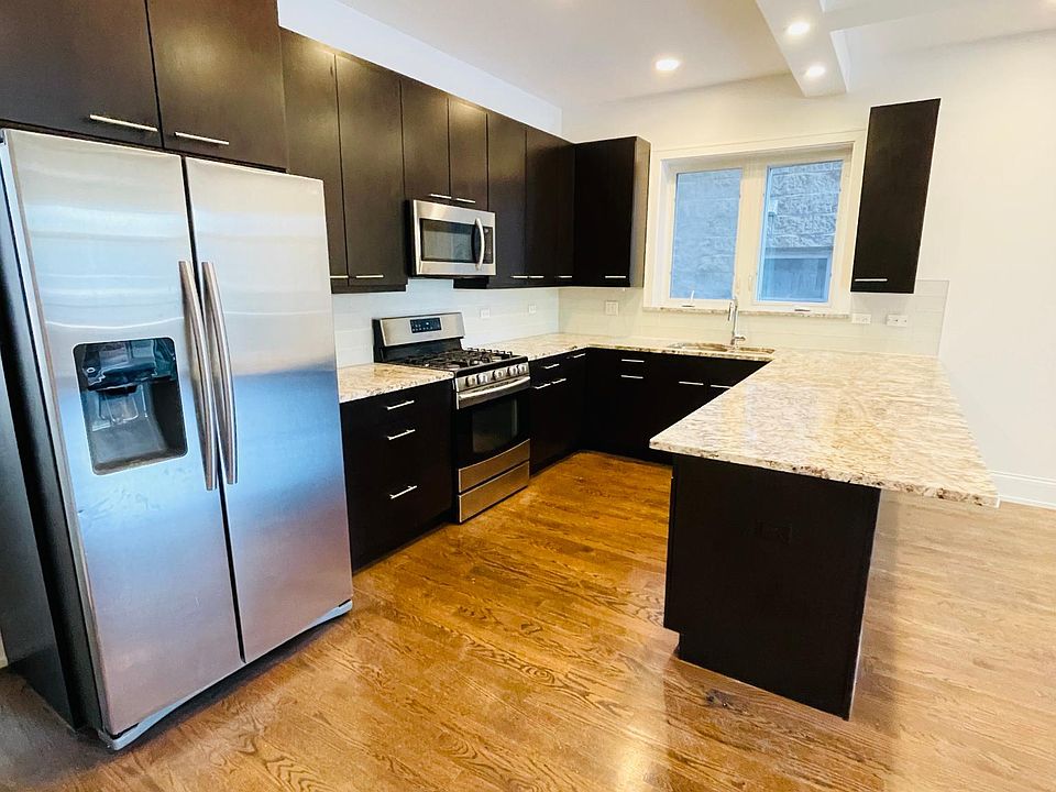 Kitchen (main level)