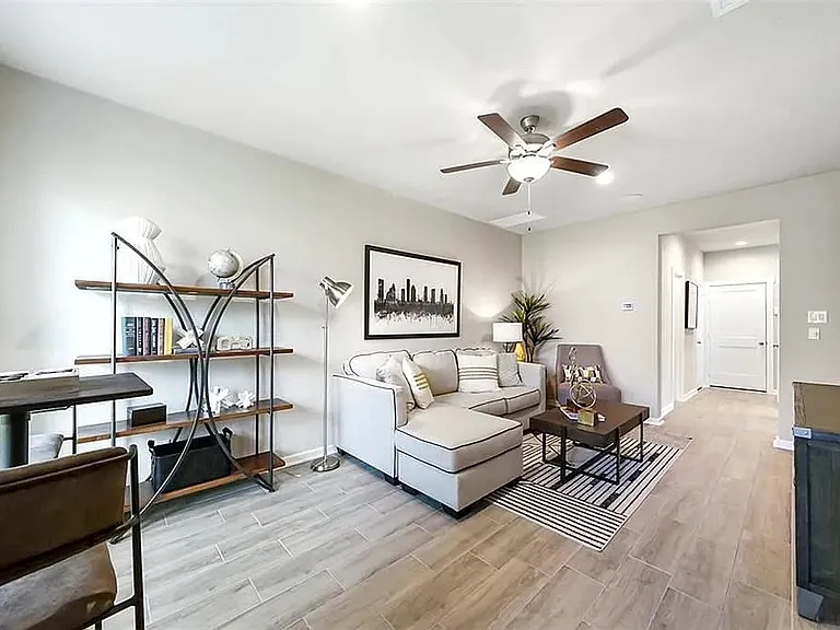 1615 Rustling Creek Dr — Photo 13