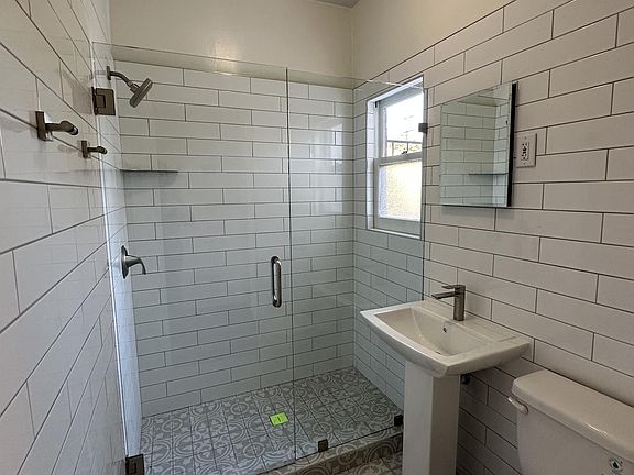 4th image of 90 S Laurel St