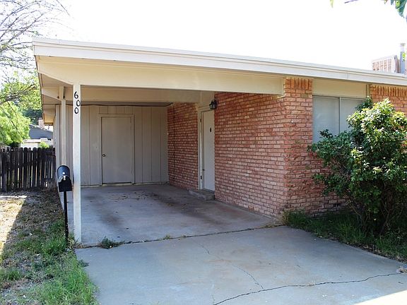 2nd image of 600 N Dees St