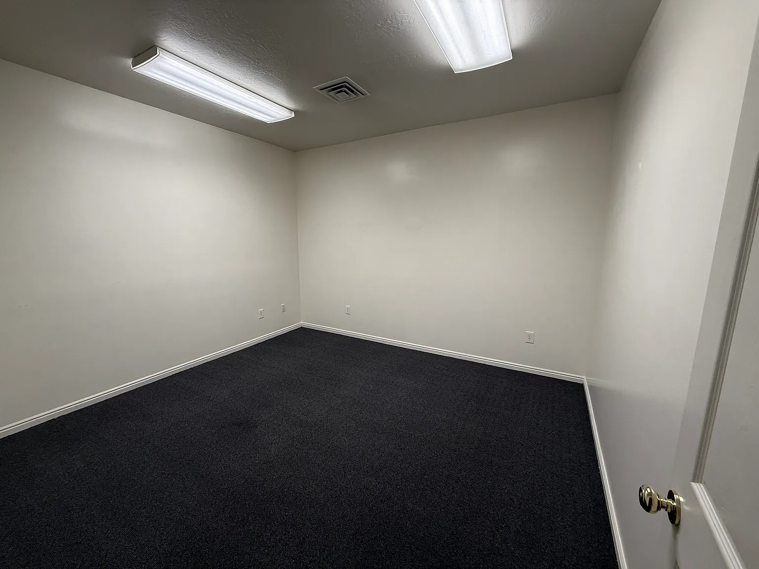 6 bed, 1100 sqft, $1,500 — Photo 3