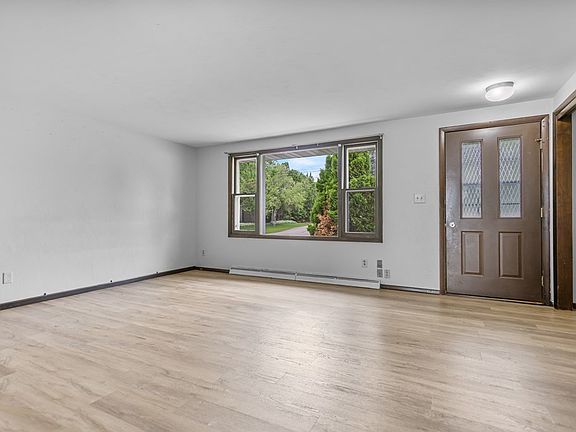 5th image of 928 N 6th Ave