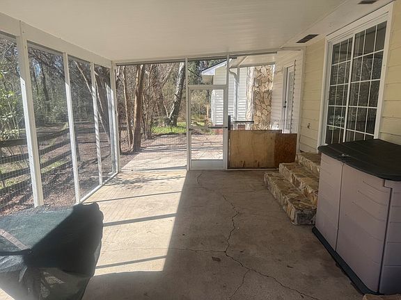 4th image of 1104 Lewis Rd