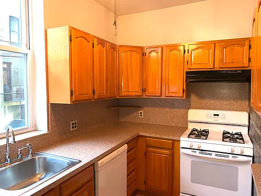 Rented by American Way Real Estate Inc | media 10