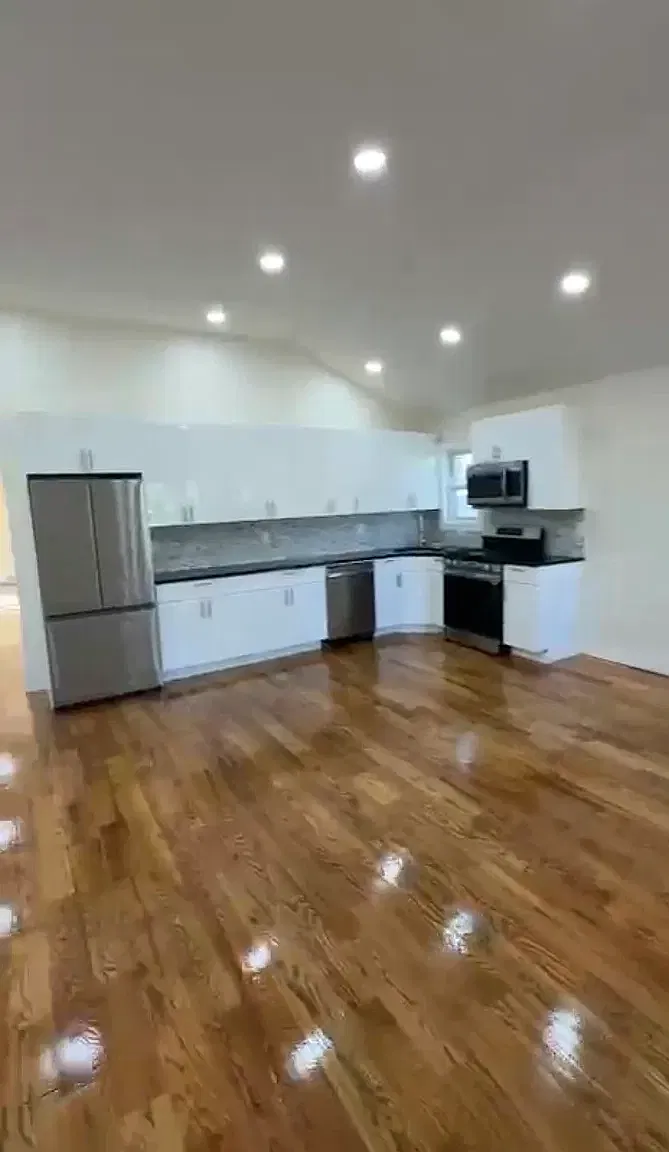 4 bed, $3,816 — Photo 2