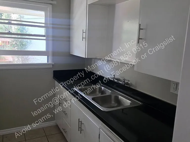 1210 Bennett Ave — Photo 5