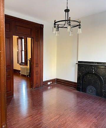4th image of 238 King St