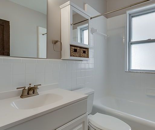 5th image of 750 Leland Ave APT 1N