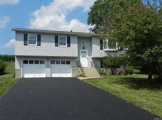 58 Guernsey Dr, New Windsor, NY 12553