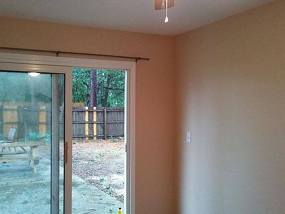 5th image of 301 Newcastle Dr #B