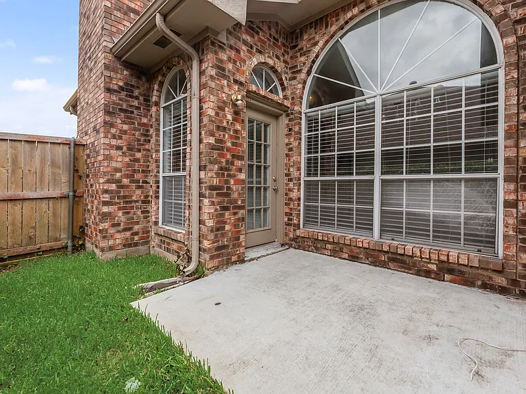 605 English Oak St — Photo 23