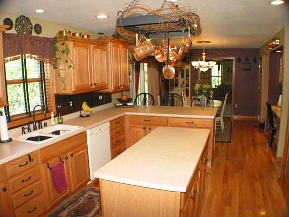 Large center work island