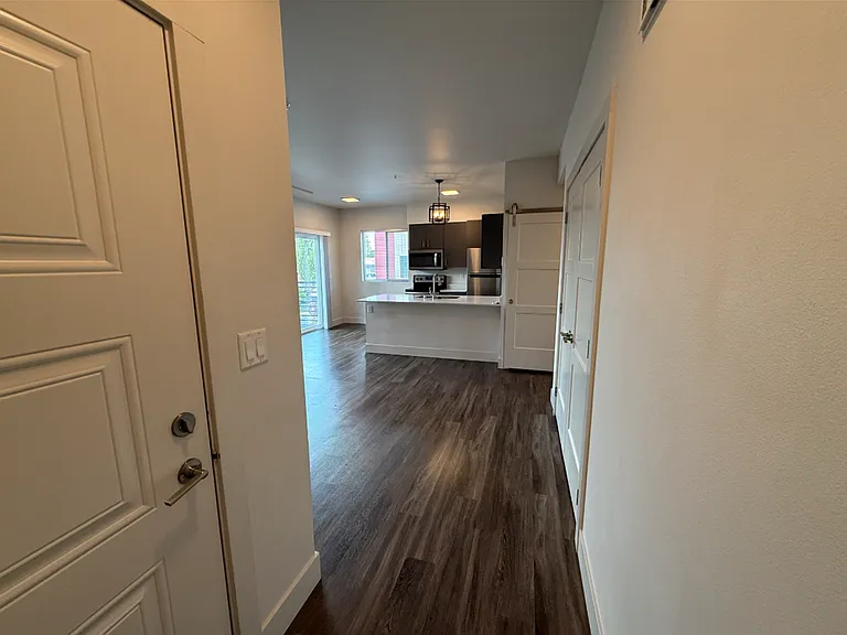 Thirty First Place Apartments — Photo 12