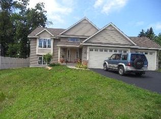 747 Crestview Dr N, Maplewood, MN 55119