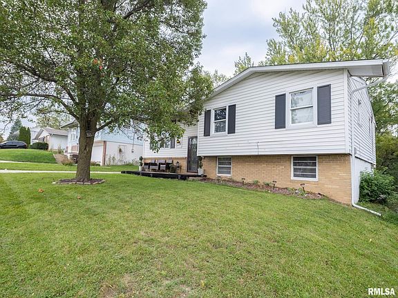 3rd image of 2228 W Kensington Dr