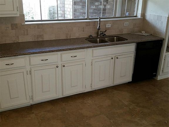 3rd image of 15919 Hickory Knoll Dr