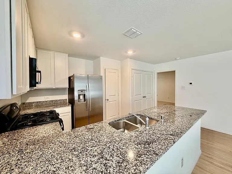 1008 Mountain Laurel Rd — Photo 4