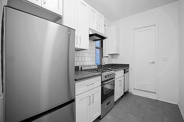 1st image of 1422 3rd Ave APT 3B