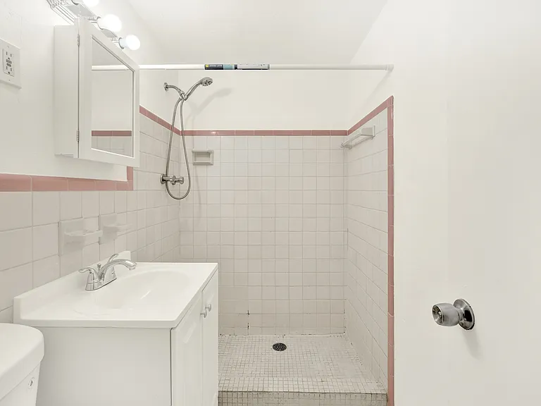 426 Santander Ave — Photo 10