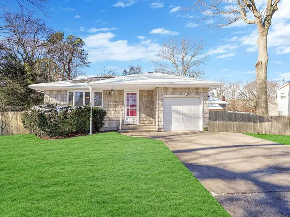 42 Ronkonkoma Boulevard, Centereach, NY 11720
