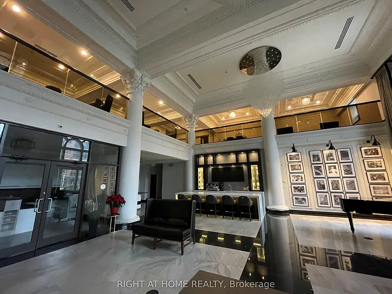 118 King St E #1015 — Photo 6