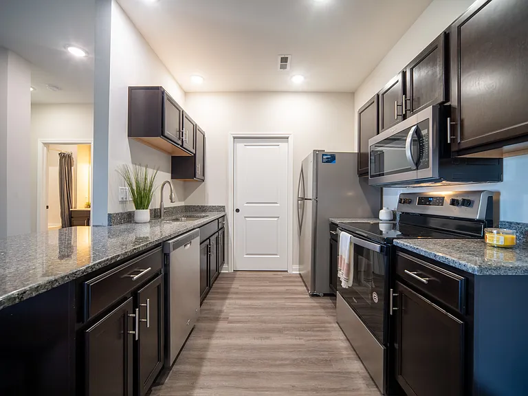 Plum Ridge Apartments — Photo 9