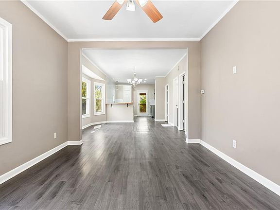 5th image of 1131 Greeley Ave
