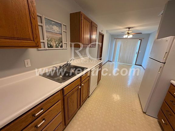 3rd image of 712 W Elm St