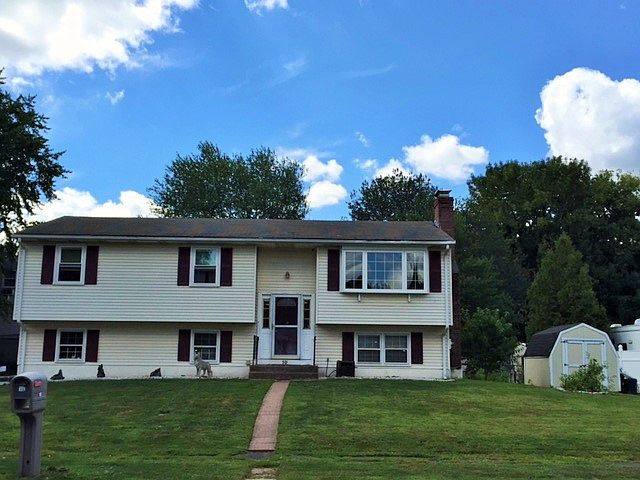 1st image of 10 Birchwood Dr